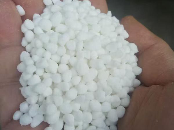 ما الفرق بين الأسمدة الخاضعة للرقابة والأسمدة بطيئة الإطلاق؟